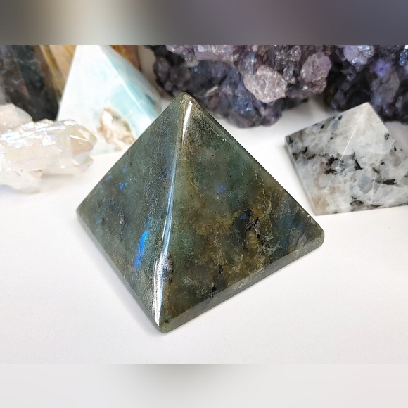 Labradorite Flash Crystal Pyramid - Picture 3 of 6